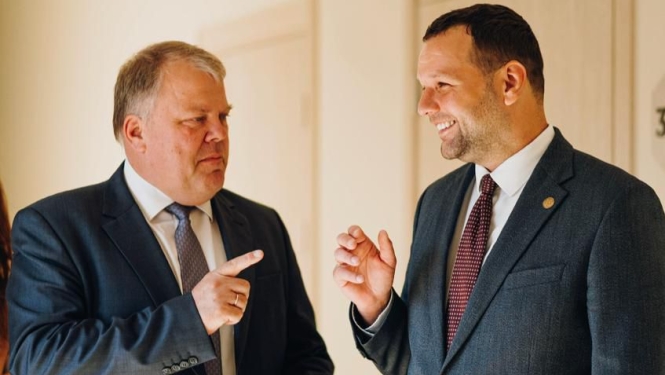 Attēls no sanāksmes ar labklājības ministrs Reinis Uzulnieks un LPS priekšsēdis Gints Kaminskis