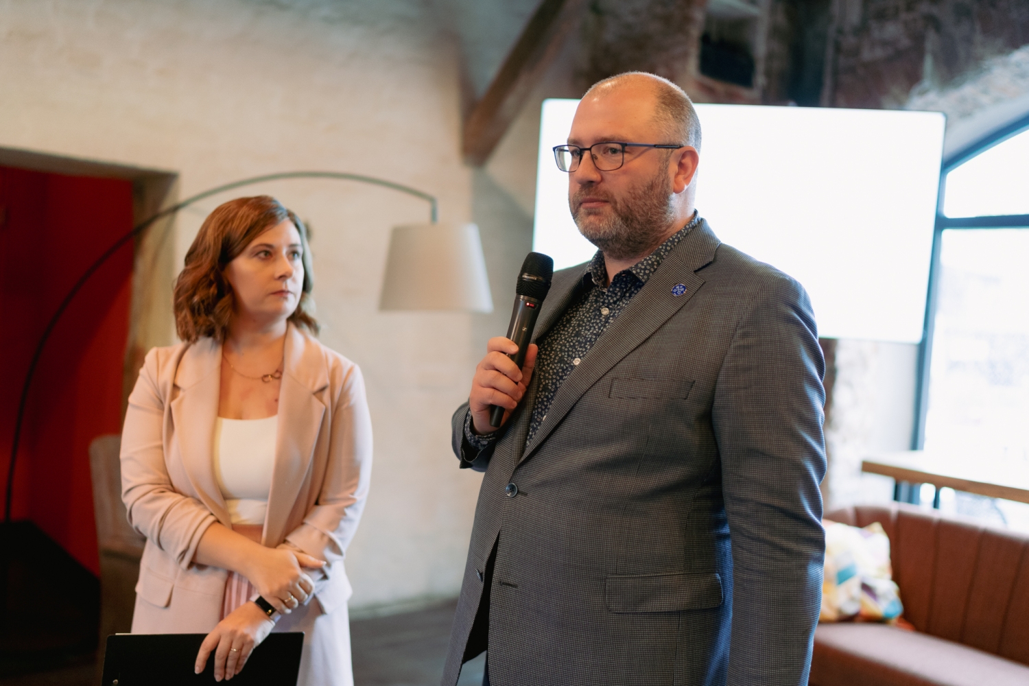 Kampaņa “Dāvā bērniem mīlošu ģimeni!” noslēdzas ar aicinājumu: pirmais solis var būt vienkārši saruna