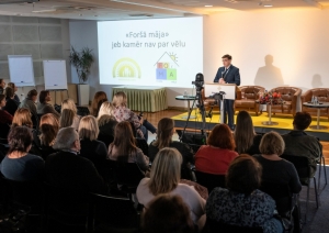 Konferences norise — prezentācijas zāle un skatītāji