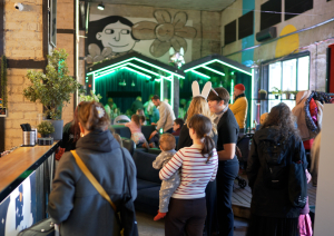 FOTO: ar dziesmām, izrādēm un pasaku zemes kopīgu radīšanu aizvadīts pirmais Pasaku festivāls