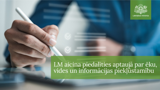 Attēlā redzama roka, kas ar digitālo pildspalvu aizpilda aptauju planšetdatorā. Attēla augšējā labajā stūrī izvietots Labklājības ministrijas logotips, bet apakšdaļā uz zaļa fona ir teksts: “LM aicina piedalīties aptaujā par ēku, vides un informācijas piekļūstamību.”