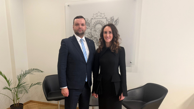 Labklājības ministrs Reinis Uzulnieks un tiesībsardze Karina Palkova
