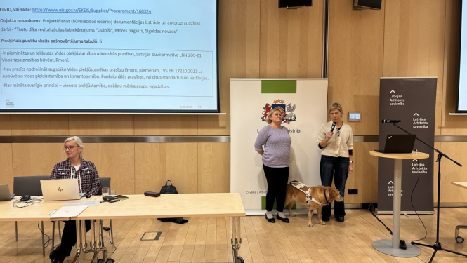 Piekļustamības semināra fotogrāfija ar suni