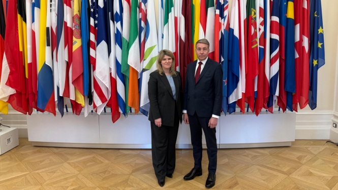 Labklājības ministrs Uldis Augulis, kurš Parīzē piedalās OECD Sociālo lietu ministru sanāksmē, ticies ar Ukrainas sociālās politikas ministres vietnieci Irinu Postolovsku. Tikšanās laikā tika parakstīts Labklājības ministrijas un Ukrainas Sociālās politikas ministrijas sadarbības memorands. 