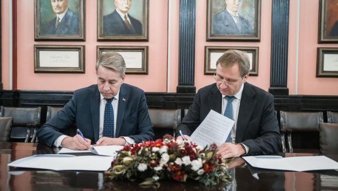 Labklājības ministrs Uldis Augulis ar Latvijas Universitātes rektors profesors Gundars Bērziņš 