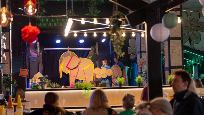 Foto: Rīgā, Tallinas kvartāla “Angārā” un “Koncertzālē” norisinājās pirmais Pasaku festivāls 