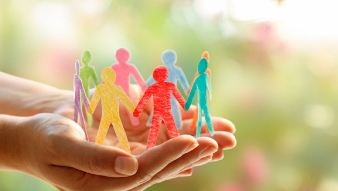 Plaukstas ieskauj dažādību