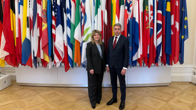 Labklājības ministrs Uldis Augulis, kurš Parīzē piedalās OECD Sociālo lietu ministru sanāksmē, ticies ar Ukrainas sociālās politikas ministres vietnieci Irinu Postolovsku. Tikšanās laikā tika parakstīts Labklājības ministrijas un Ukrainas Sociālās politikas ministrijas sadarbības memorands. 