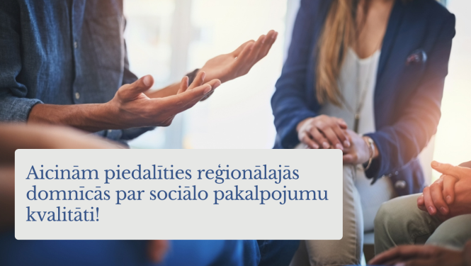 fonā bilde, kur cilvēki diskutē un priekšpuse teksts - Aicinām piedalīties reģionālajās domnīcās par sociālo pakalpojumu kvalitāti!