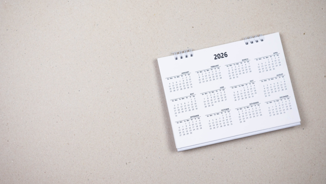 Attēlā ir kalendārs 2026 gadam