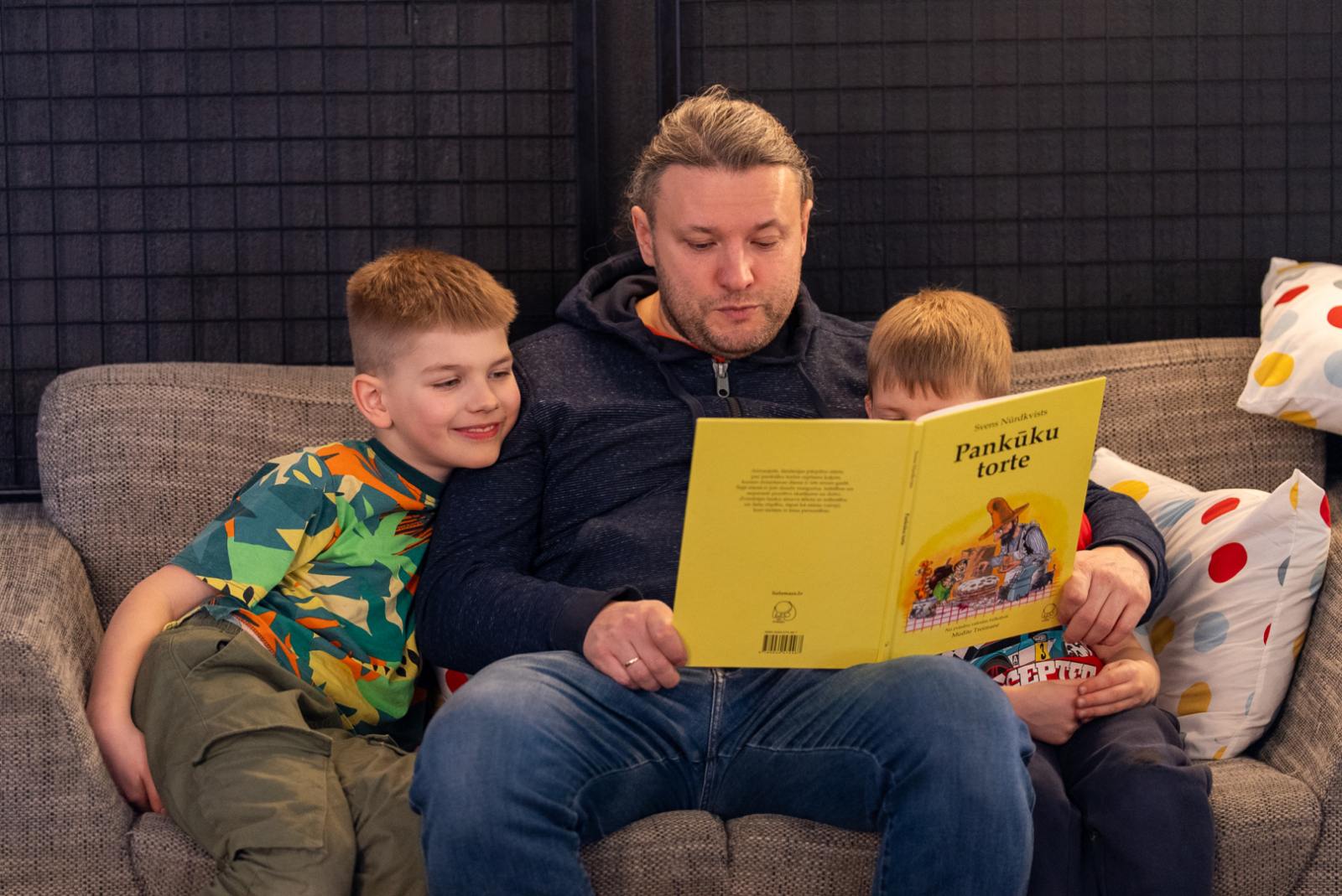 FOTO: ar dziesmām, izrādēm un pasaku zemes kopīgu radīšanu aizvadīts pirmais Pasaku festivāls