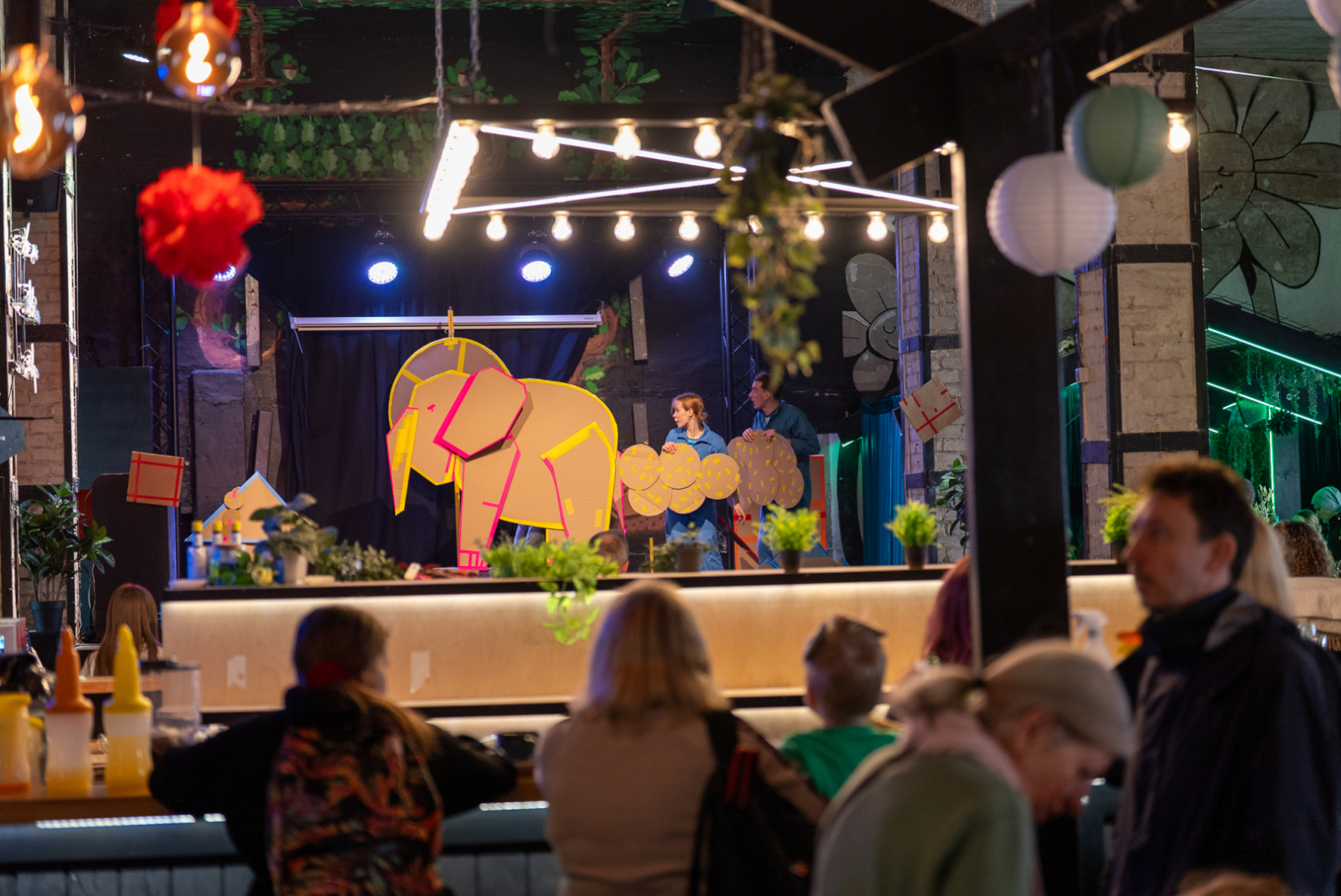 Foto: Rīgā, Tallinas kvartāla “Angārā” un “Koncertzālē” norisinājās pirmais Pasaku festivāls 