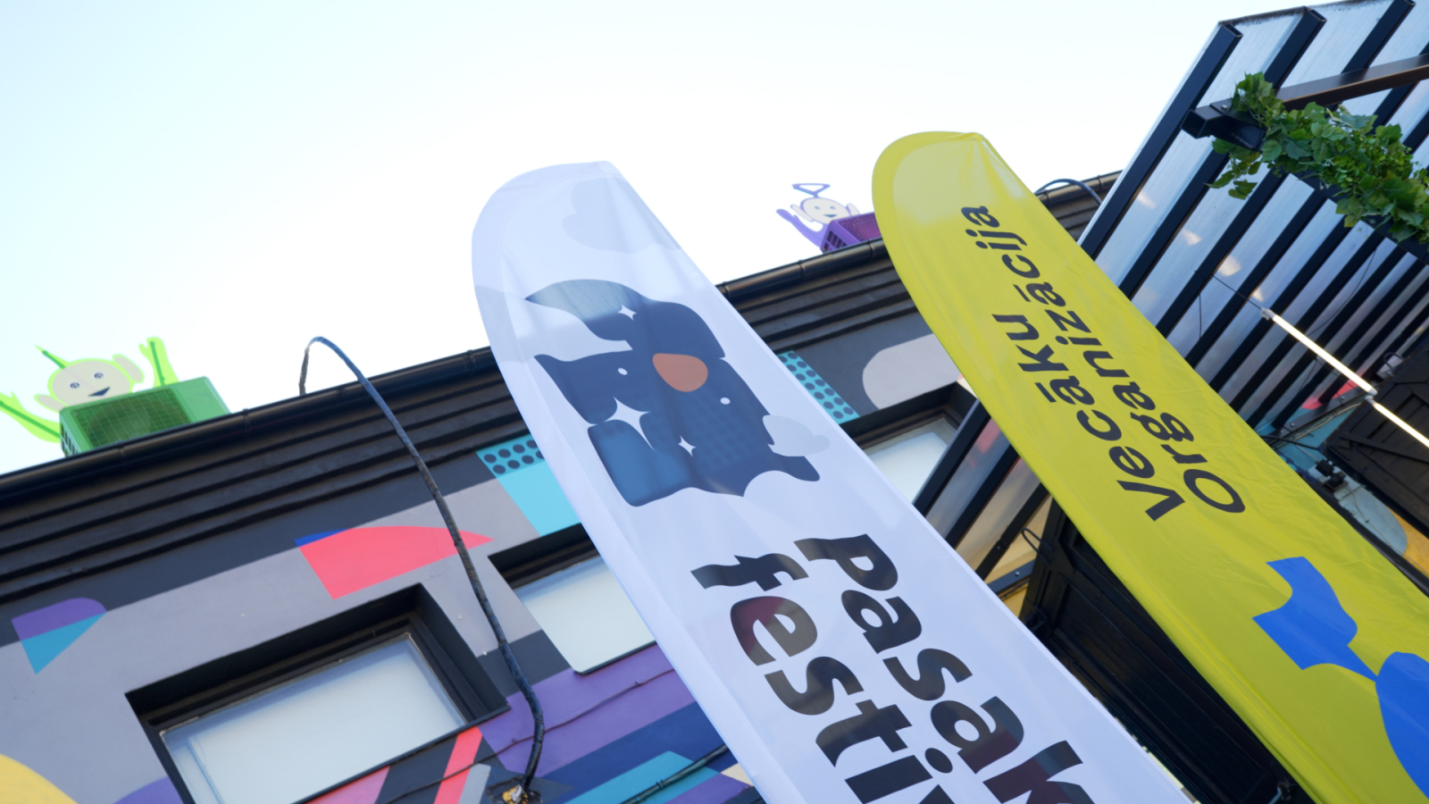 FOTO: ar dziesmām, izrādēm un pasaku zemes kopīgu radīšanu aizvadīts pirmais Pasaku festivāls