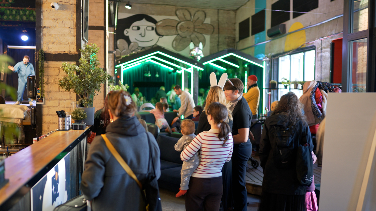 FOTO: ar dziesmām, izrādēm un pasaku zemes kopīgu radīšanu aizvadīts pirmais Pasaku festivāls