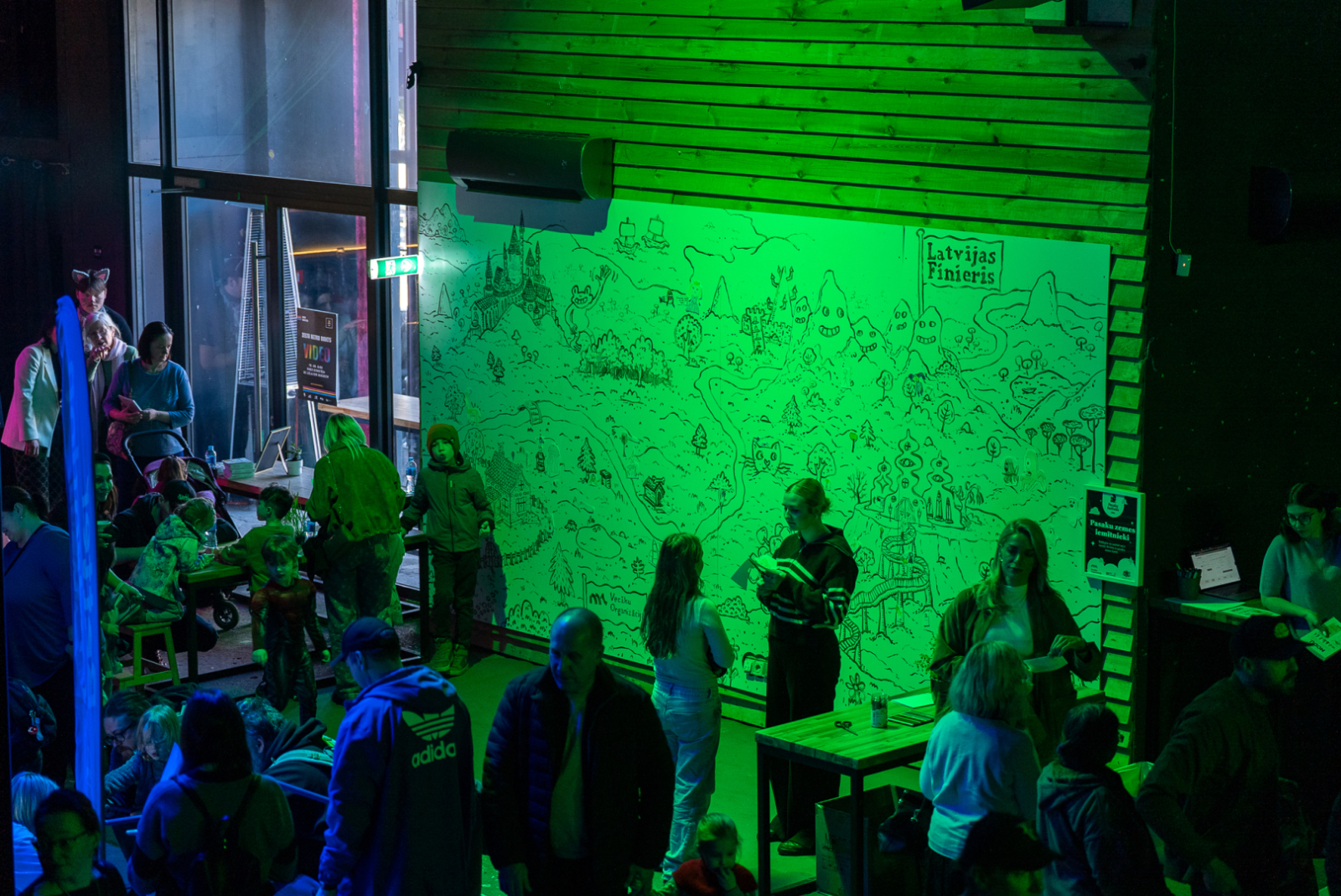 FOTO: ar dziesmām, izrādēm un pasaku zemes kopīgu radīšanu aizvadīts pirmais Pasaku festivāls