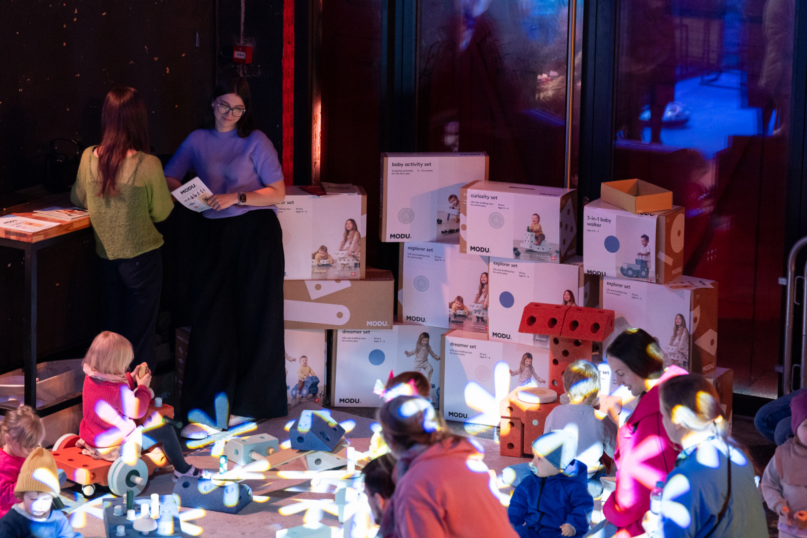 FOTO: ar dziesmām, izrādēm un pasaku zemes kopīgu radīšanu aizvadīts pirmais Pasaku festivāls